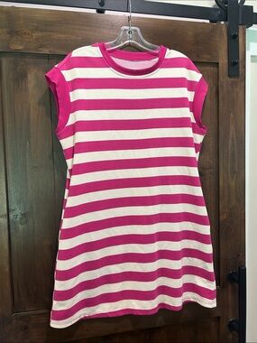 A11 NWOT - HOT PINK STRIPED CAP SLEEVE DRESS with pockets Size M